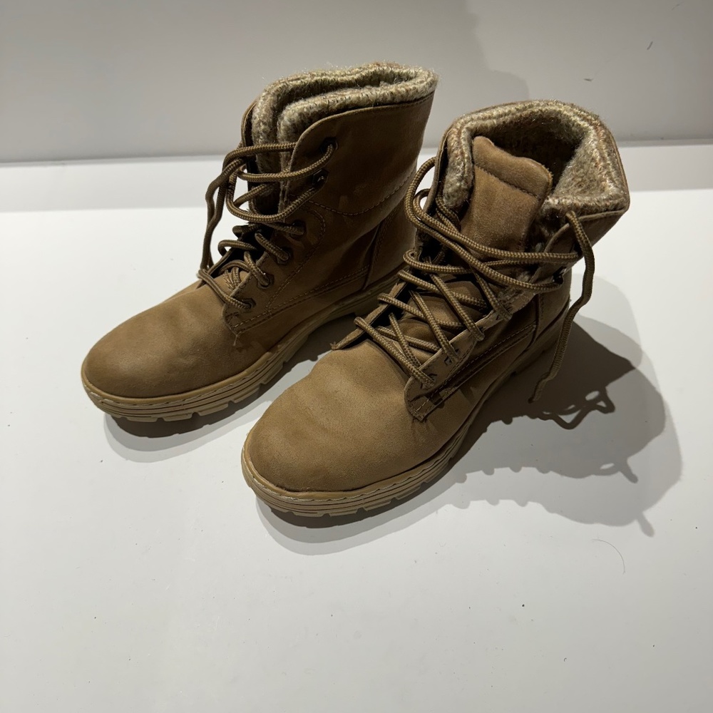 Cliffs Women's Keegan Boots Winter Tan Size 6M